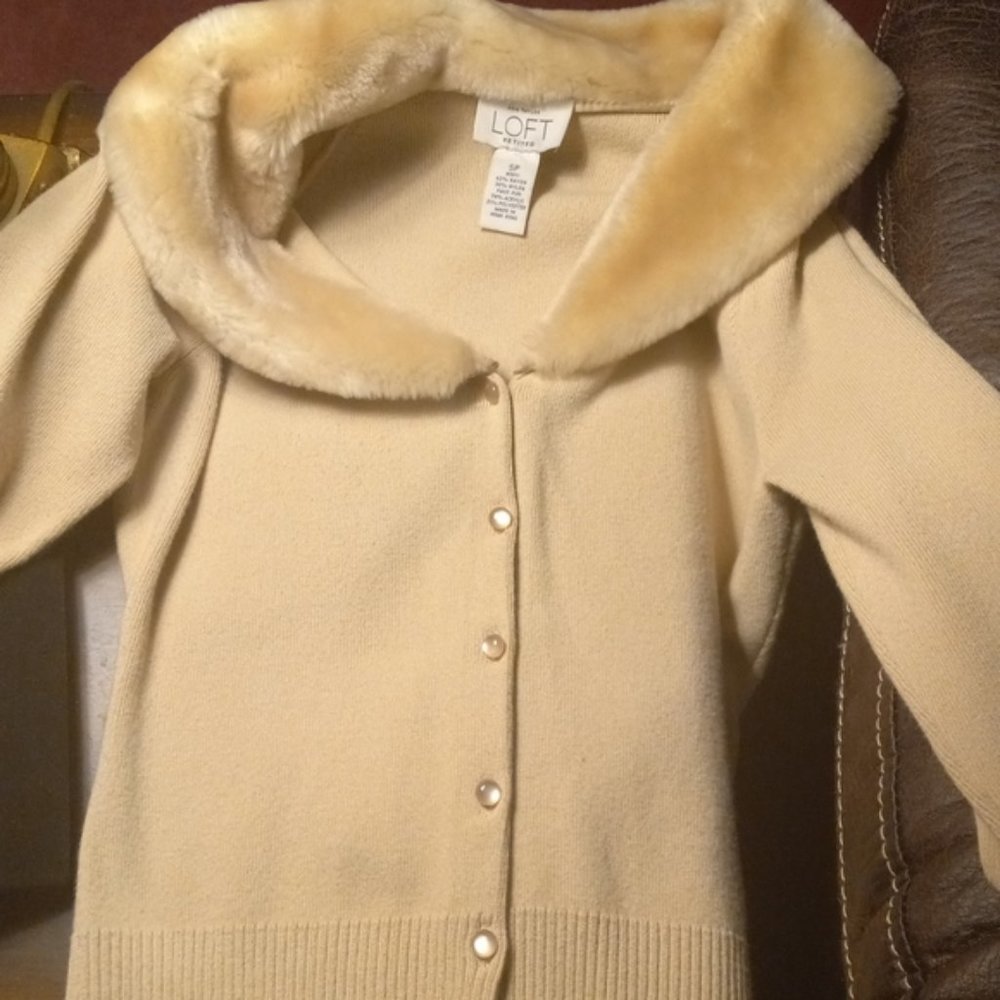 Ann Taylor cardigan sweater faux fur collar women size small petite❤️ - Picture 2 of 6